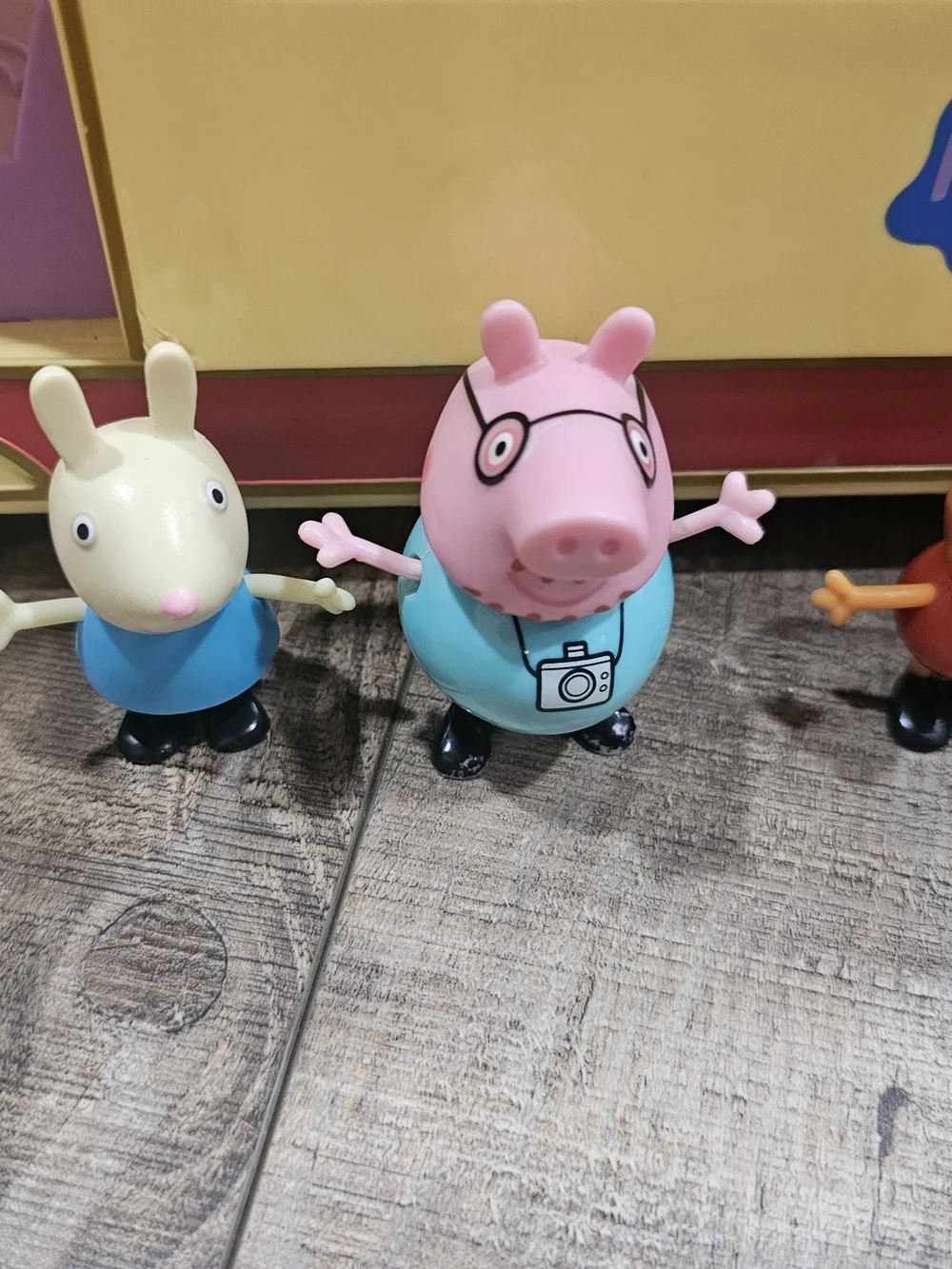 Peppa Pig Transforming Camper Bus & 5 Characters 17 Inch